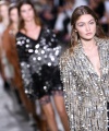 Gigi-Hadid-Fashion-Week-Spring-2019_28529~2.jpg